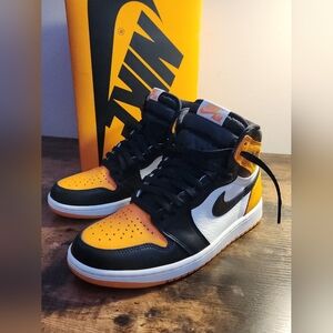 Nike Air Jordan 1 Retro High OG Taxi sz 9